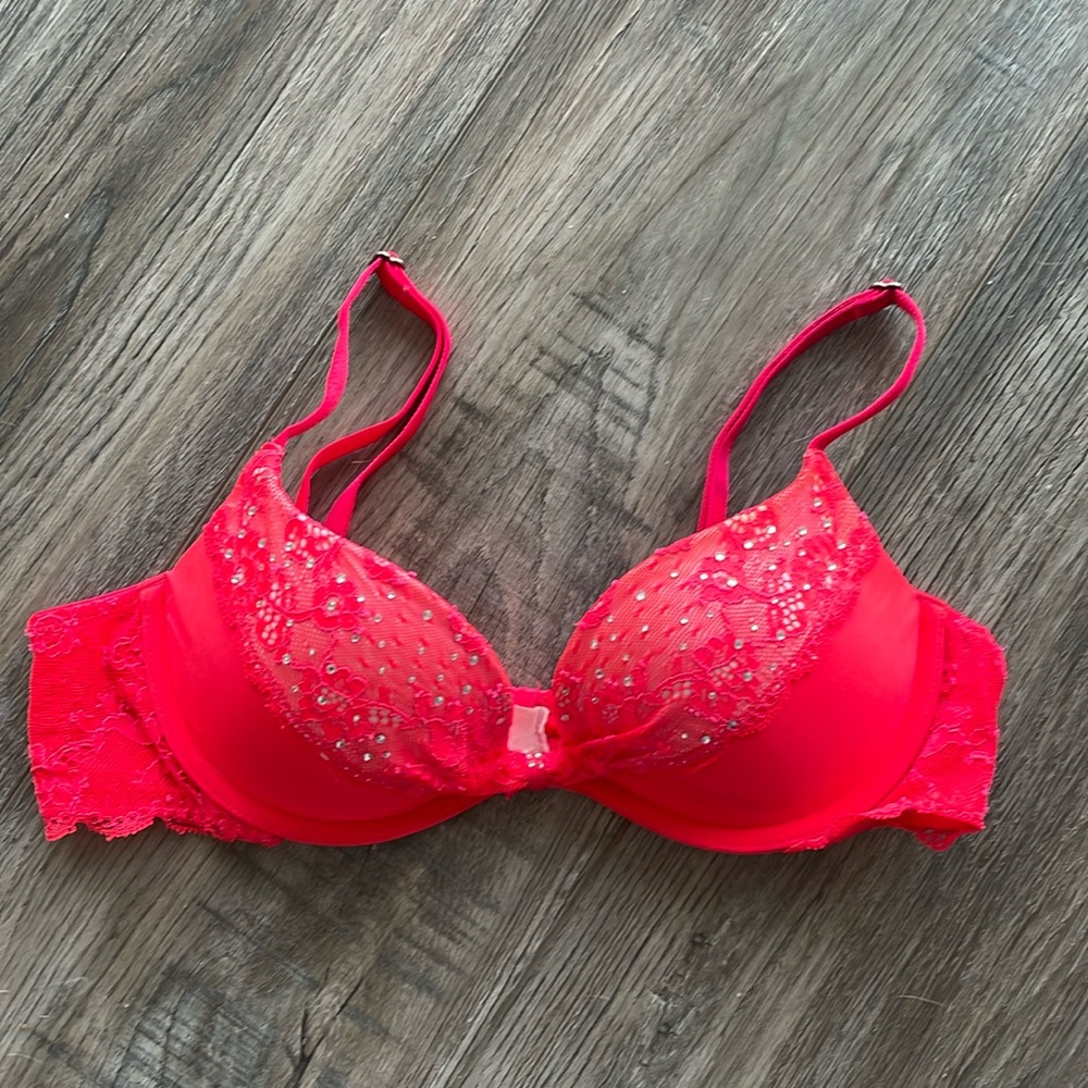 Victoria’s Secret Very Sexy Red Push-Up Lingerie Bra